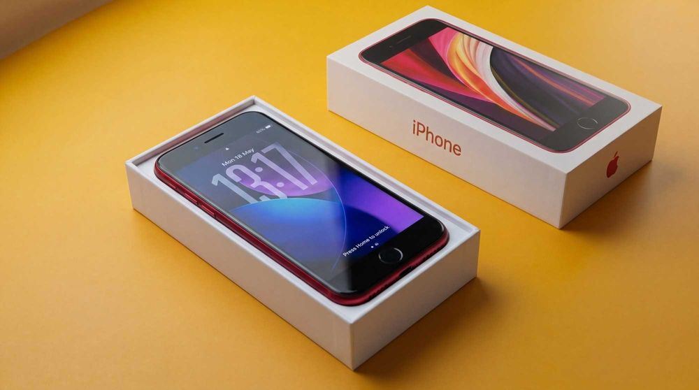 Продавам Apple iPhone SE 2020 64GB RED - Отличен + Слушалки