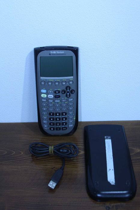Calculator / Gestiune Grafică Texas Instruments TI-89 Titanium - Stare Foarte Bună, Cu Cablu USB