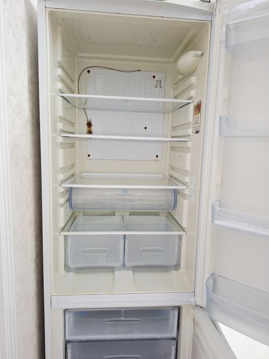 Продам холодильник Indesit за 27000