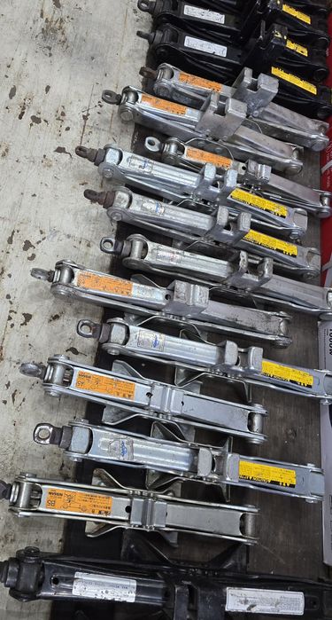 Домкраты оригинальные б/у