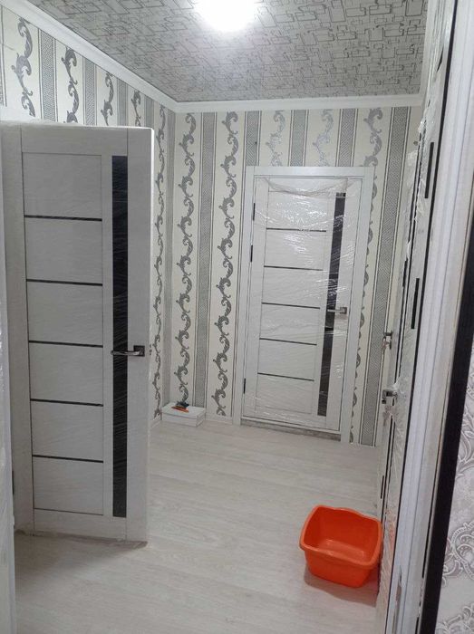 Navoiy shahrida Uy sotiladi. Narxi 600 mln. Kelishamiz. Variant bor.