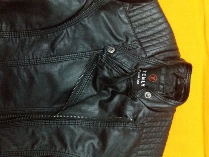 Geaca neagra din piele ecologica