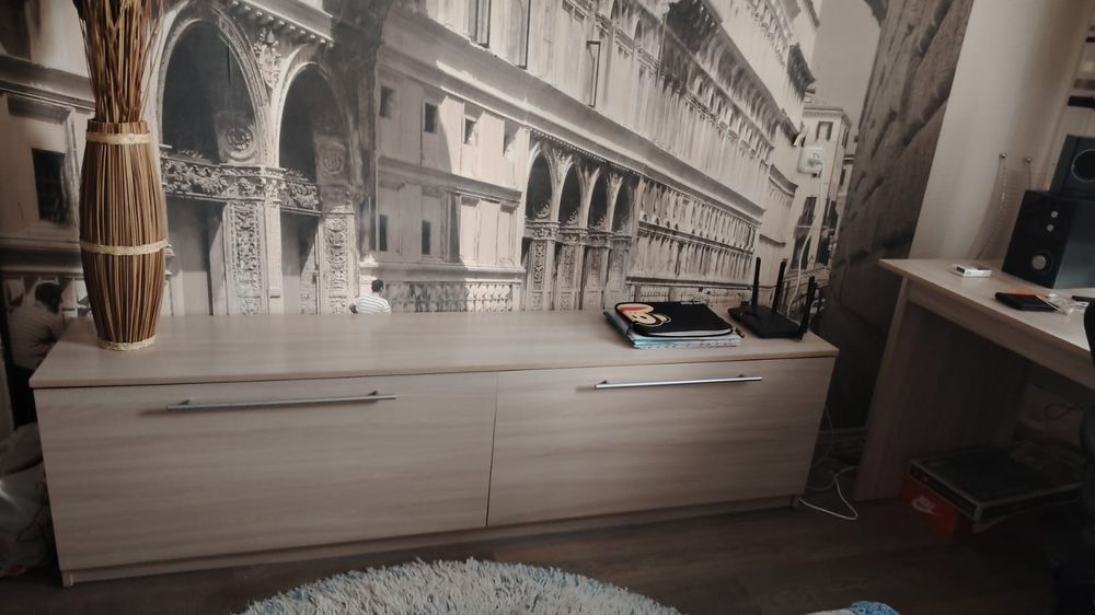 Продам тумбу под телевизор