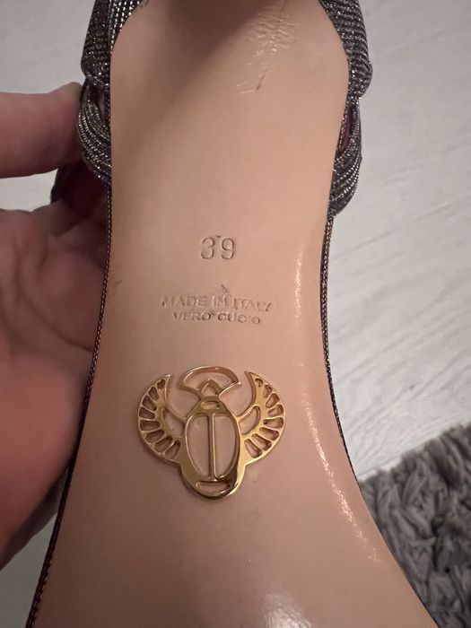 Amina Muaddi ,sandale originale