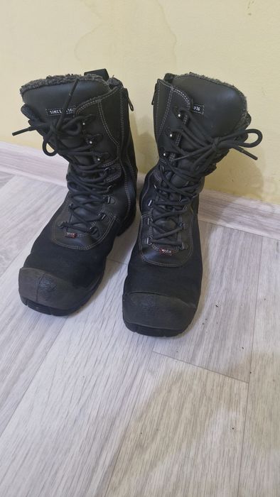 Продам спецобувь зимняя в отличномсостоянии. Фирма JALAS