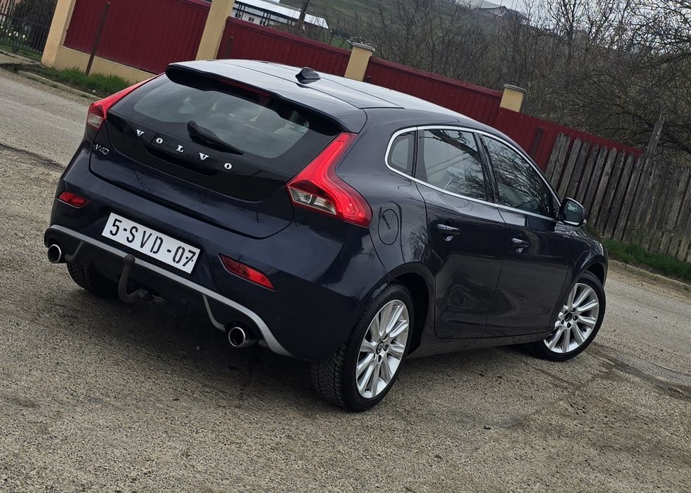 Volvo V40 Summum * Panoramic * Key-less