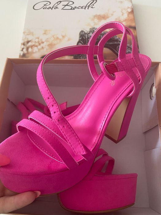 Розови обувки на ток