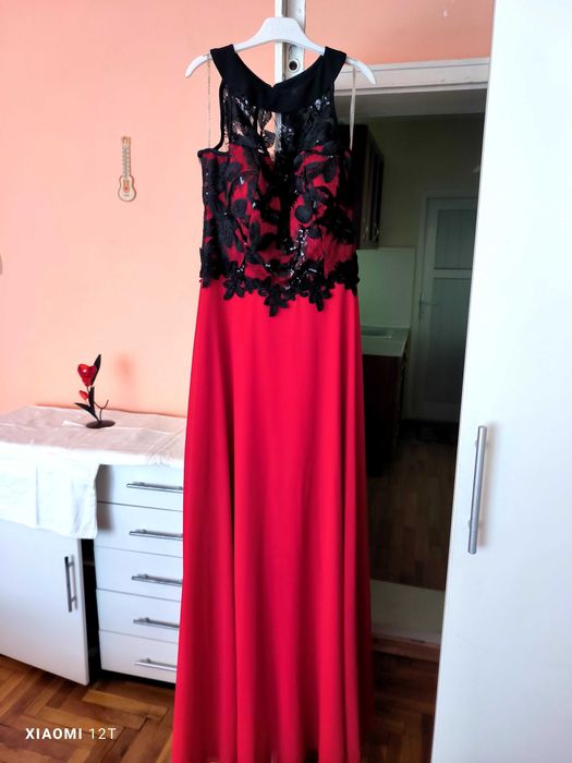 Рокля за сватба в цвят черно и червено