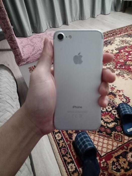 Iphone 7, 75% заряда с коробкой