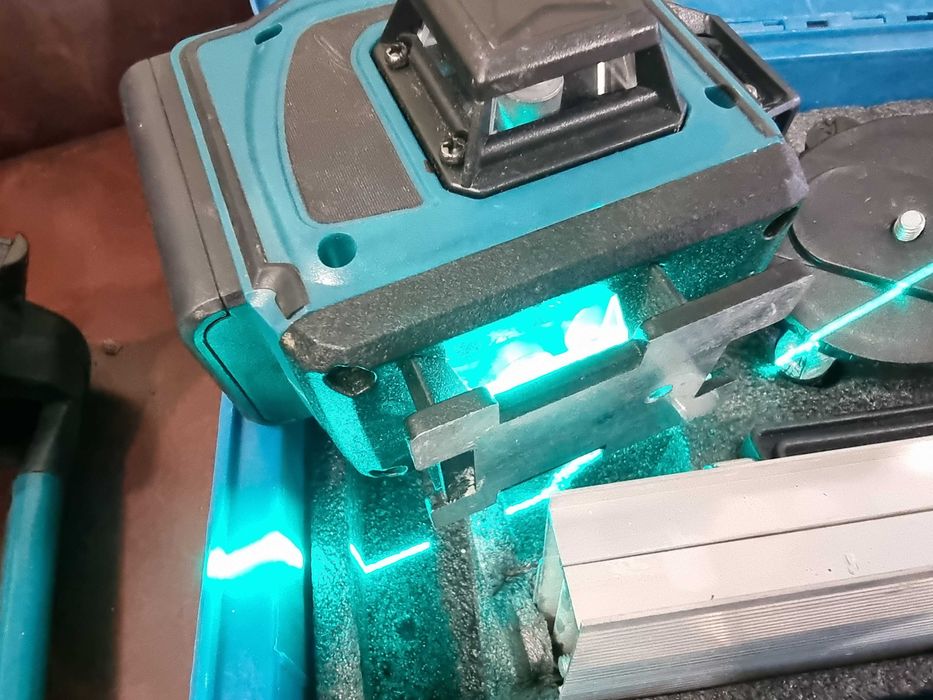 Лазерен нивелир, зелен цвят