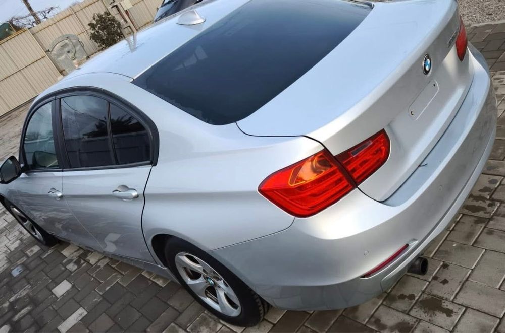 Dezmembrez BMW 320ed F30,manual,Xenon, piele incalzit ,jante 16