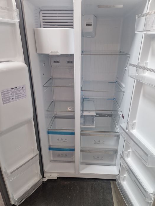 Хладилник Side by Side Point Black 650 литра