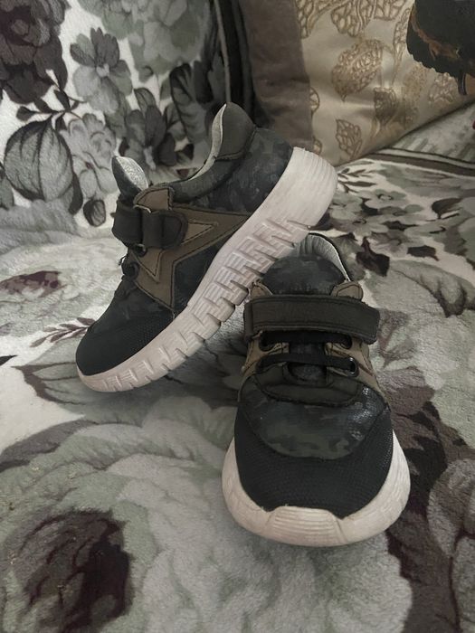 Продам детские ортопедические кроссовки