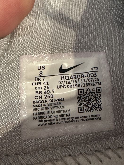 Продам новые кроссовки Nike