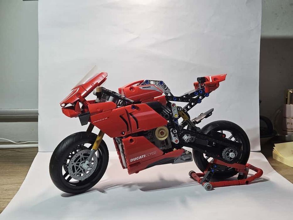 Lego Ducati Panigale V4 R (42107)