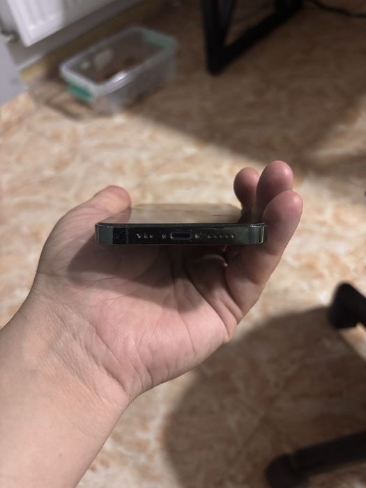 Iphone 13 pro 256 LLA. Yomkost 76%. Holati yaxwi karobka dok bor.