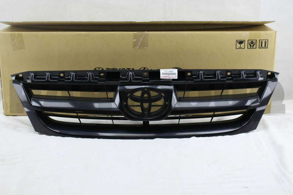 Решетка радиатора Toyota Fortuner 04-08/Тойота Фортунер 04-08