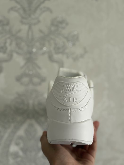 Новые кроссовки Nike air max white