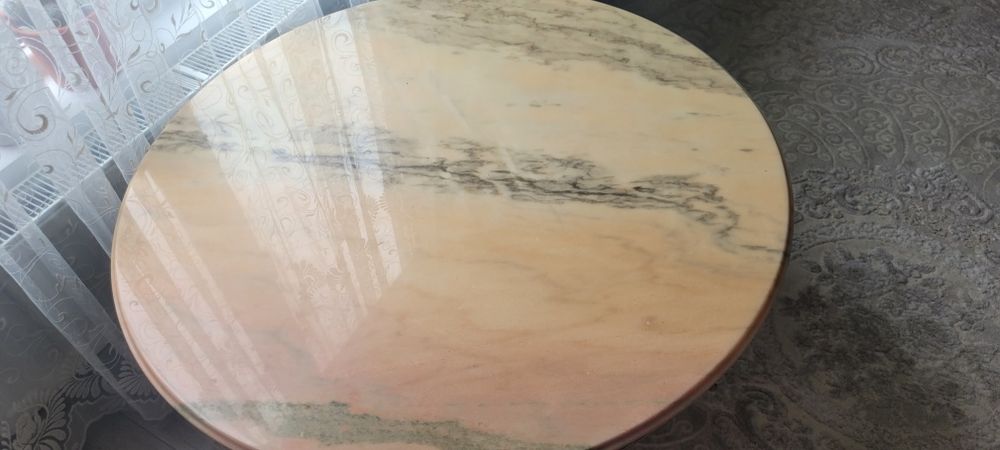 Masa de cafea pe suport de bronz și blat de marmura/onix