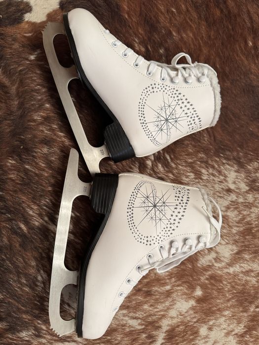 Продам коньки 36 размер