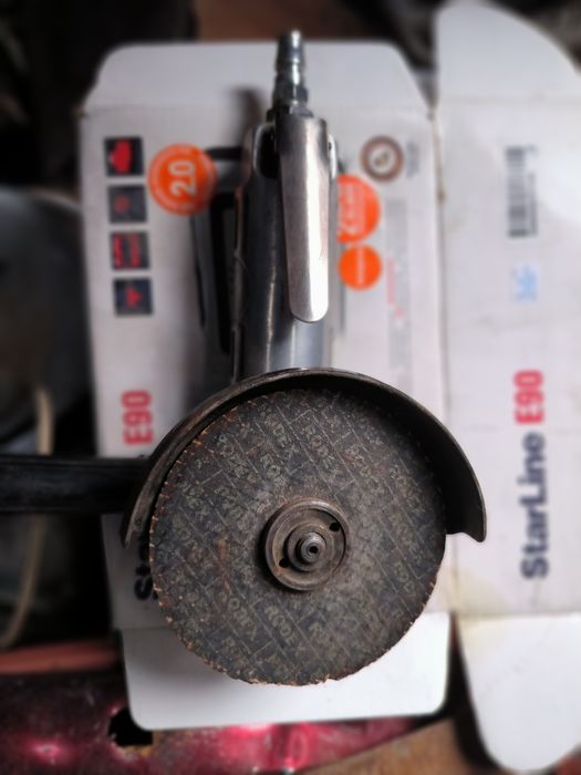 Болгарка работает на воздухе