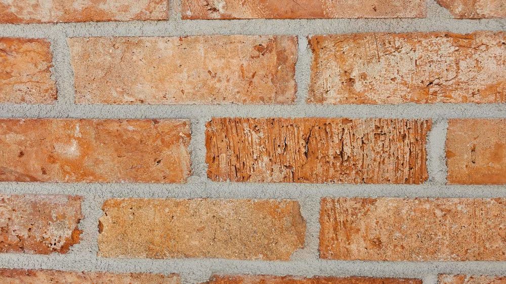 Caramidă feliată aparentă.