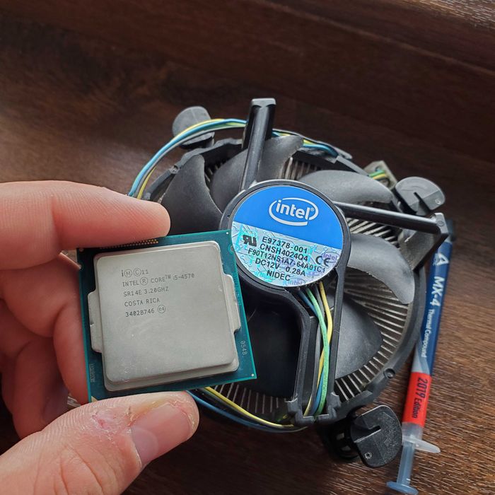 Procesor Intel i5 4570 + Cooler Stock + Pasta noua Arctic MX-4