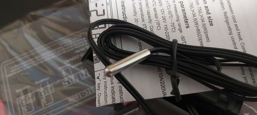 Termostat digital electronic pentru sisteme termice