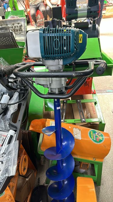 Бензиновый ямо бур