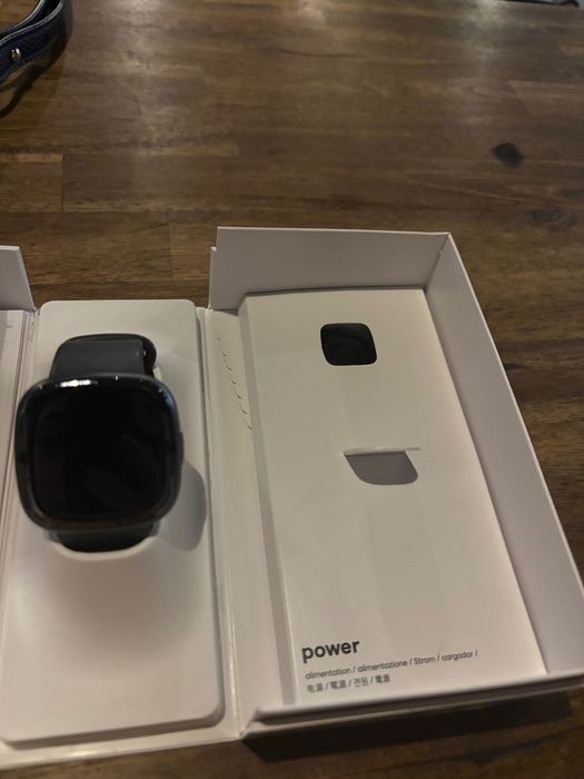 Smart часовник Fitbit sense 2 цвят черен