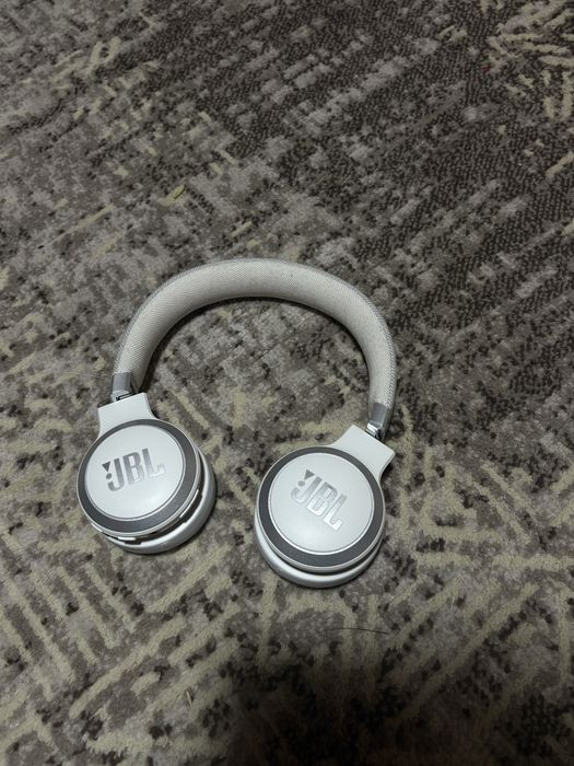 Casti JBL noi doar testate