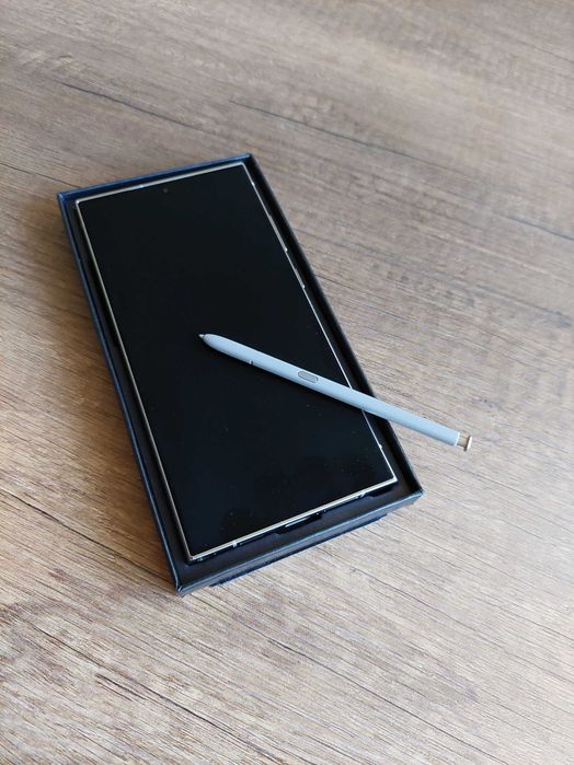 ГАРАНЦИЯ Samsung S24 Ultra 256 12 + зарядно и кейс