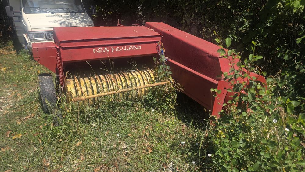 Vând presă de balotat new holland