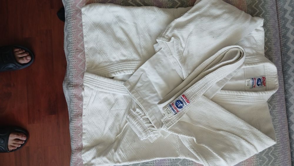 Продам кимоно для восточных единоборств.