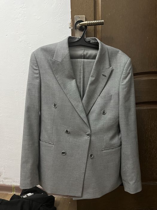 Продам костюм срочно