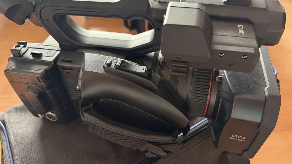 Camera video profesionala Panasonic AG-UX180 impecabila ca noua