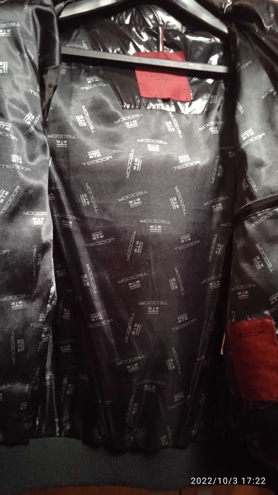 Мъжко черно яке с ластик.Комбинация между естествена кожа и полиестер.