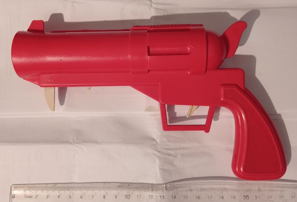 Vând/Schimb pistol de jucărie românesc din anii'80,funcționabil.