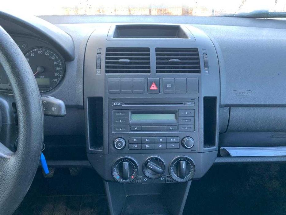 dezmembrez vw polo 9n /usa fata polo 9n/ hayon polo 9n/oglinda polo 9n