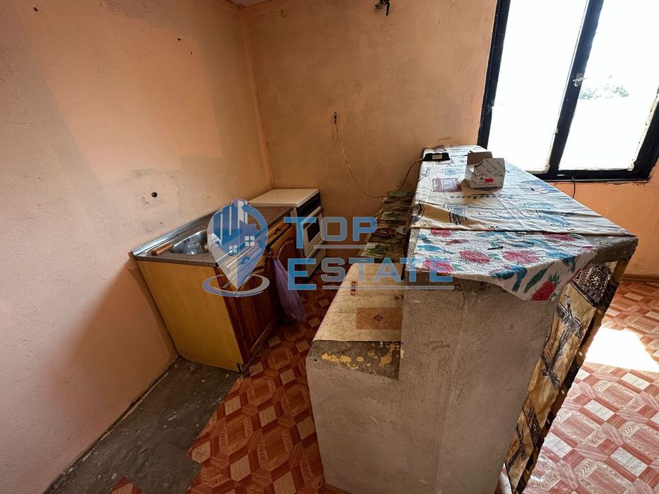 Двуетажна тухлена къща с хубава локация в село Борово, област Русе