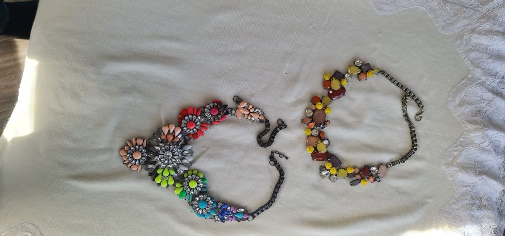 Ефектни колиета запазени.