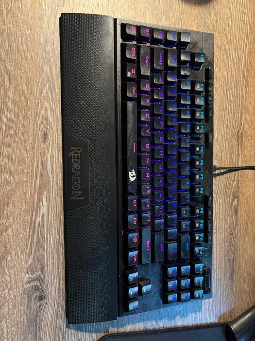 Tastatură mecanică gaming Redragon Broadsword K588 RGB + Palm Rest