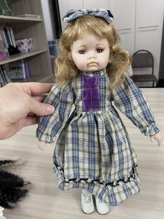 Фарфоровая кукла