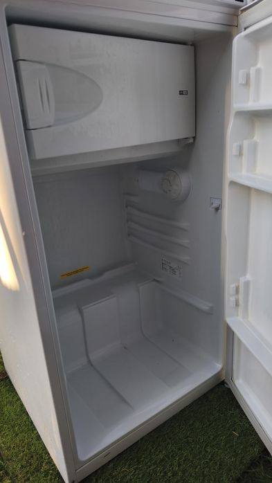 Frigider mic Arctic cu congelator (ANF115+) - stare perfectă