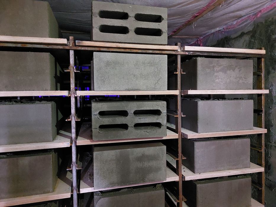 Пескоблоки стеновые и перегородочные, вибропрессованные