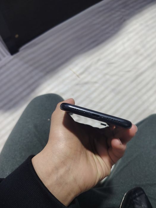 Iphone xr  64 gb 87 yomkist hamma joyi radnoy karobka bor kelishiladi