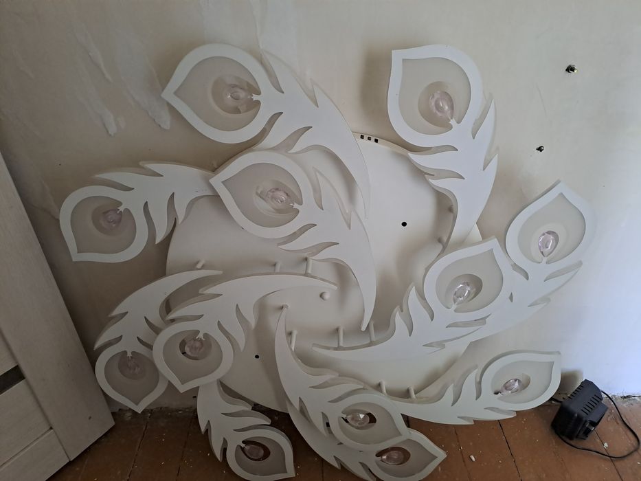 Продам люстру 3000