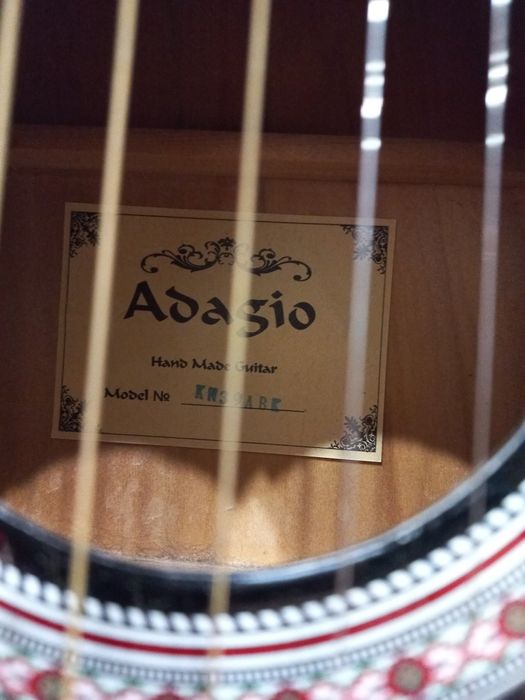 Продам гитару шестиструнная.