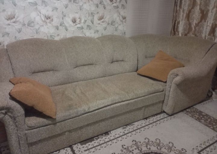 Продам диван угловой небольшой