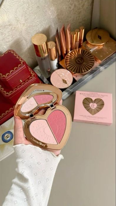 Румяна Charlotte tilbure